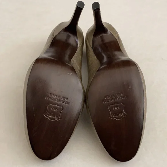 Stuart Weitzman | Textured Round Toe Slight Platform High Heels N W53907 (9 M) - Picture 12 of 15